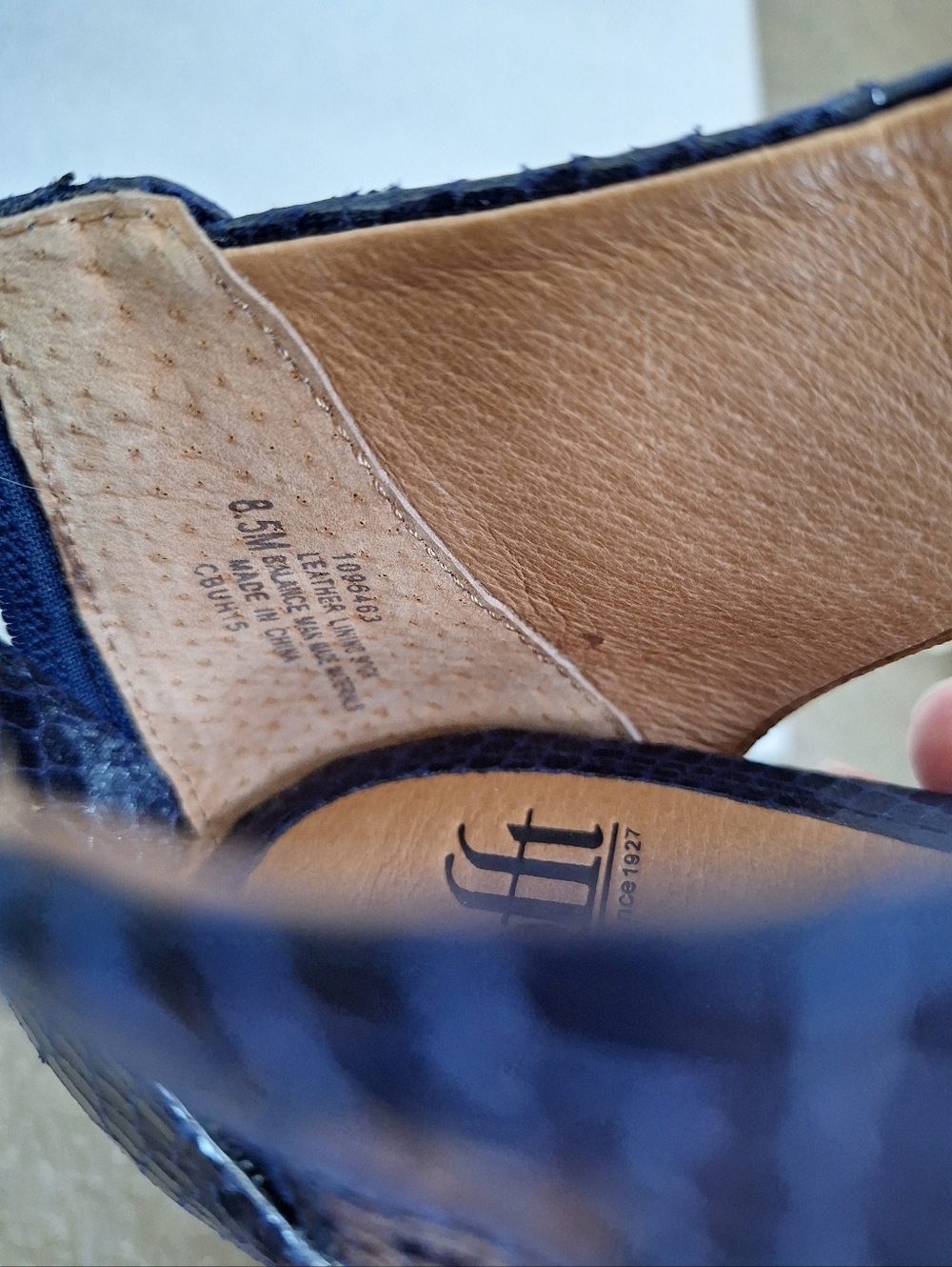 NWOB Sofft Navy Blue Snakeskin Print Back Zip Sandals 8.5M 1096463 - Picture 10 of 10